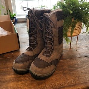 Brand new women’s sz 11 gray snow boots